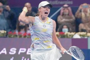 爱游戏-关于穆古鲁扎在加拿大队比赛中逆转，惊险取胜引发热议！的信息