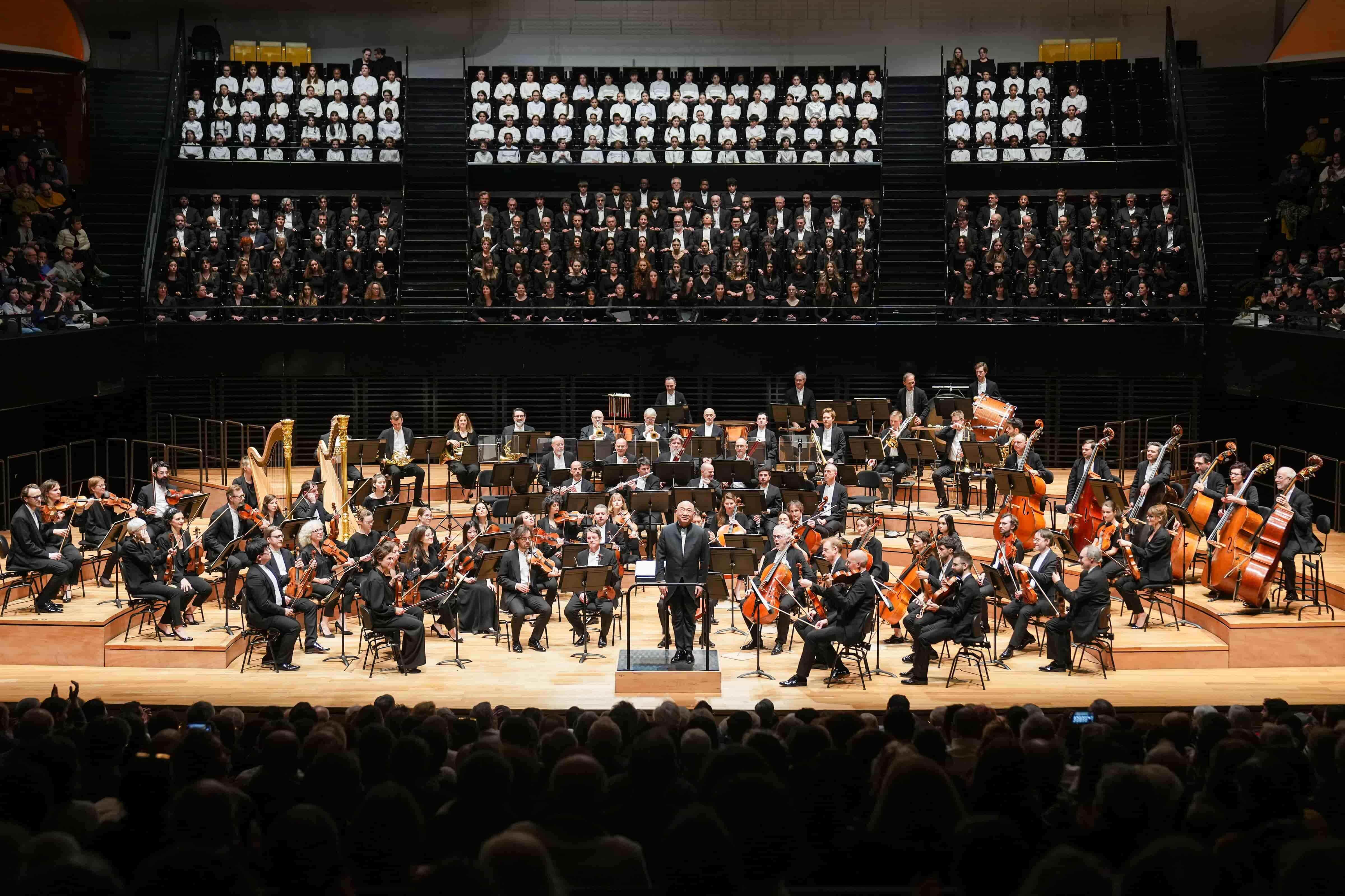 包含莱万多夫斯基回归赛场，赛事规则更新首场状态亮眼，法国队观众沸腾！的词条